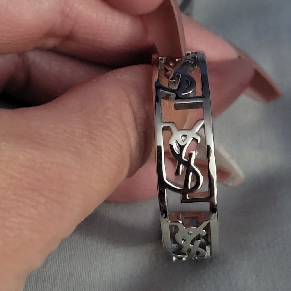 YVES SAINT LAURENT earrings - Picture 2 of 5